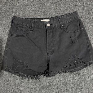 Black Distressed Denim Shorts, paces
